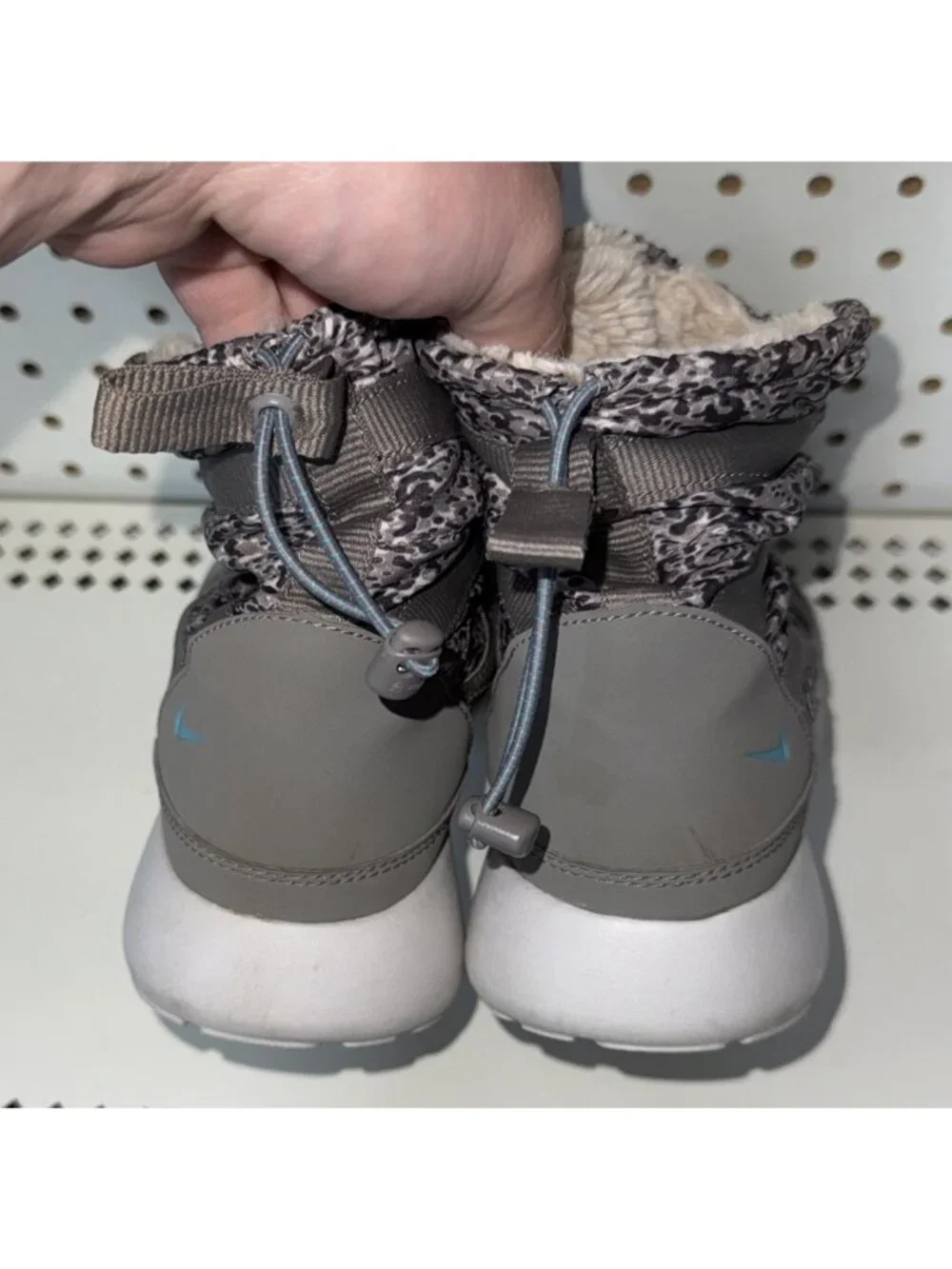 Nike Roshe Run Hi Womens Faux Fur Lined Winter Boots Sneakerboots Size 6 Gray